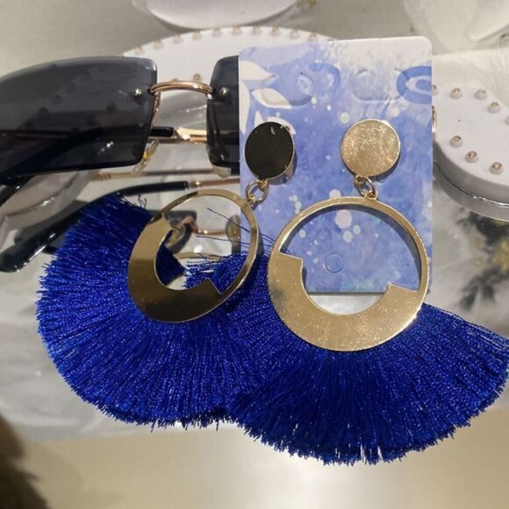 Tassel dangle drop earrings - Picture 1 of 6